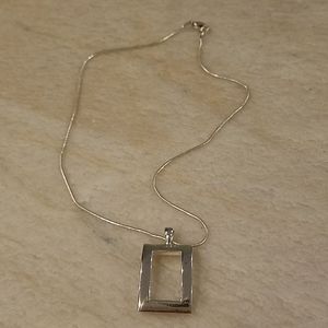 Modern look necklace